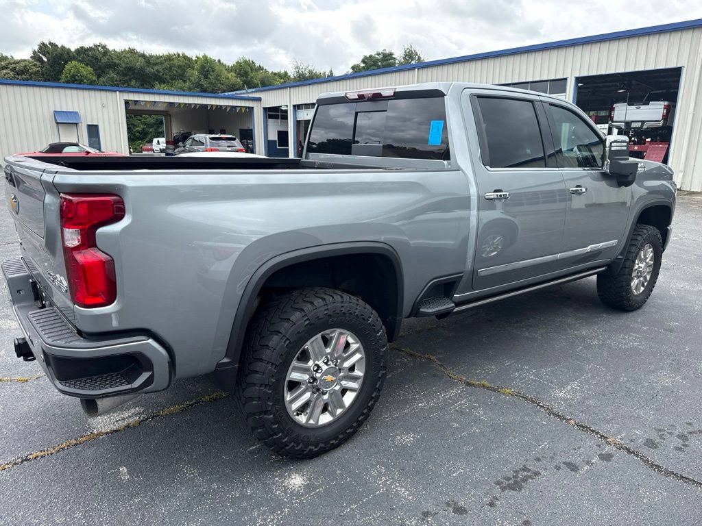 Used 2024 Chevrolet Silverado 2500 High Country w/ High Country Premium Package AWD/4WD image 4