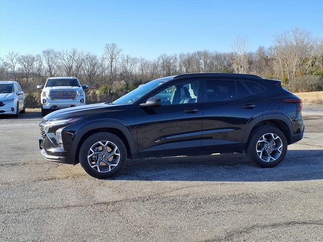 Used 2025 Chevrolet Trax LT w/ LT Convenience Package image 38