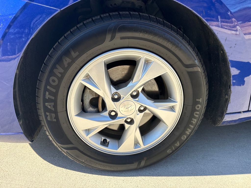Used 2021 Hyundai Elantra SE image 11