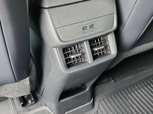 New 2027 Chevrolet Equinox LT w/ Convenience Package II FWD image 16