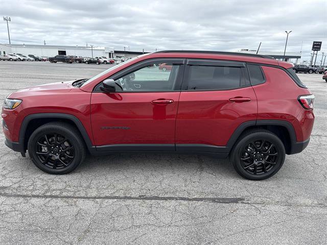 Used 2025 Jeep Compass Latitude w/ Altitude Special Edition AWD/4WD image 9