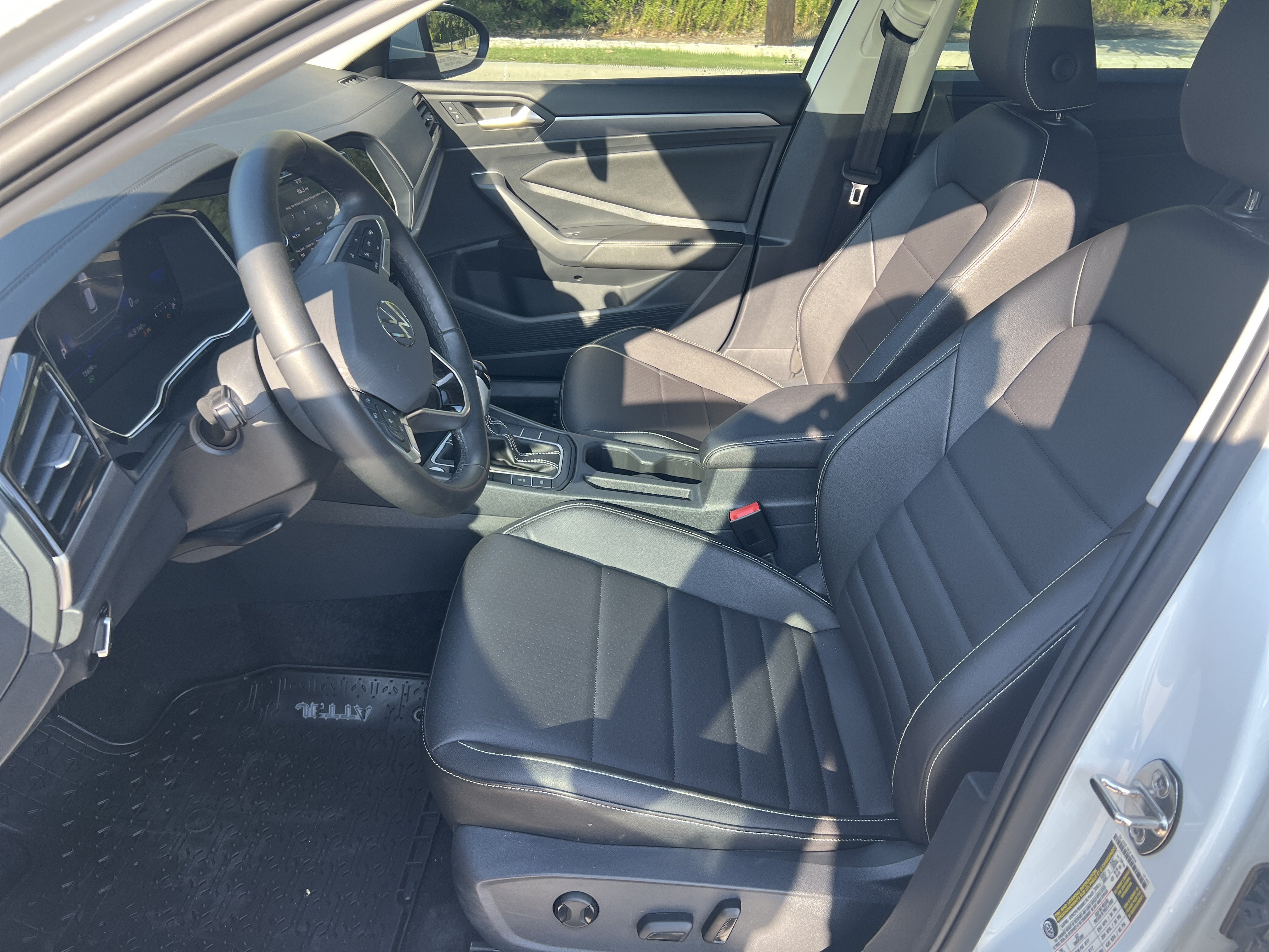 Used 2024 Volkswagen Jetta SE FWD image 14