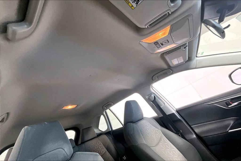 Used 2021 Toyota RAV4 XLE image 22