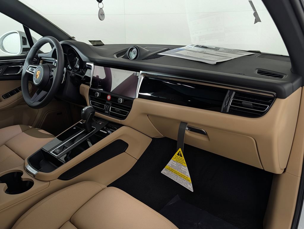 New 2026 Porsche Macan image 18