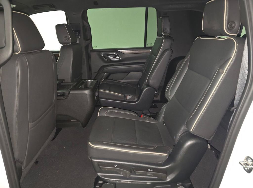Used 2023 Chevrolet Suburban Premier image 11