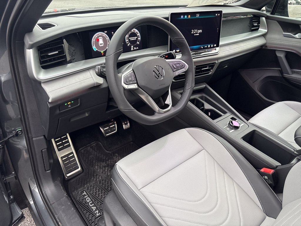 New 2026 Volkswagen Tiguan SE R-Line AWD/4WD image 10