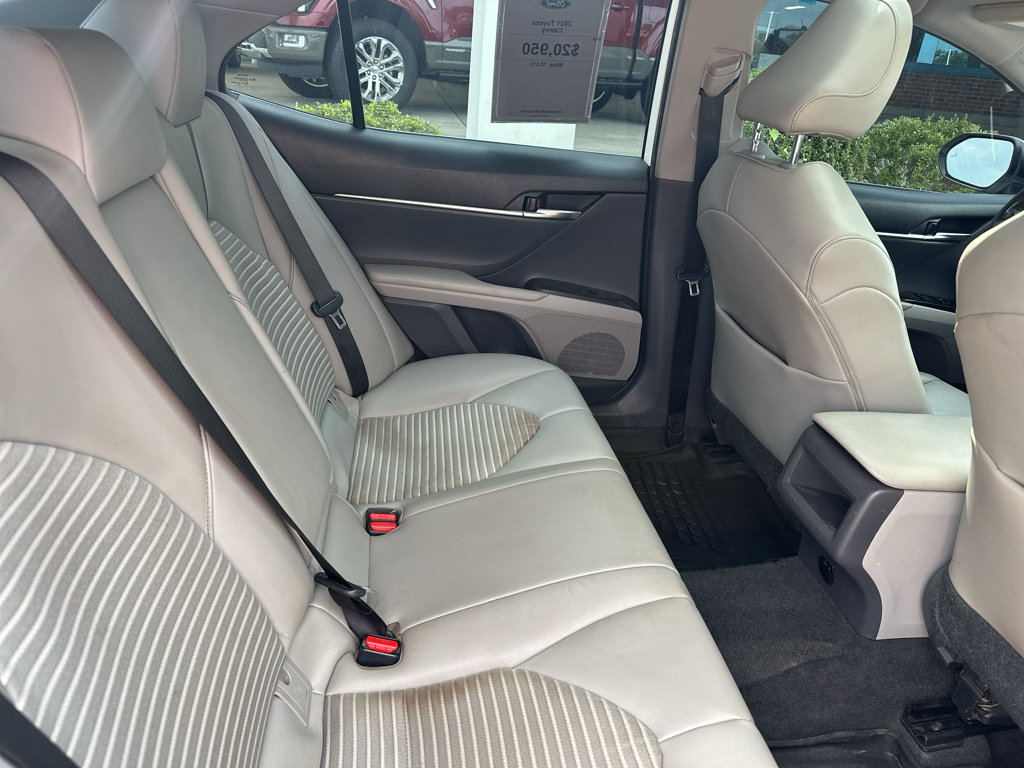 Used 2021 Toyota Camry SE AWD/4WD image 4