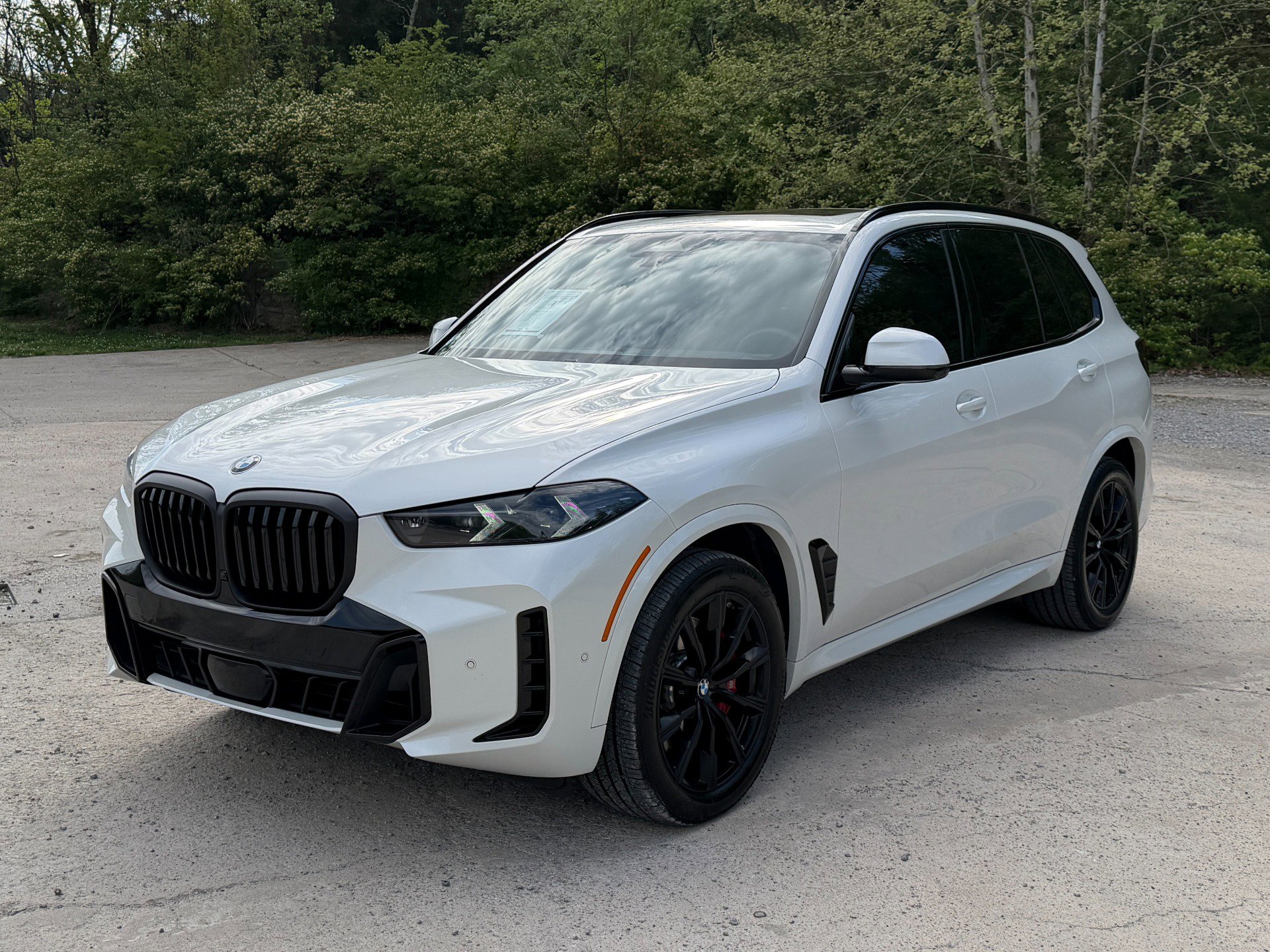 Used 2024 BMW X5 xDrive40i w/ M Sport Package image 2