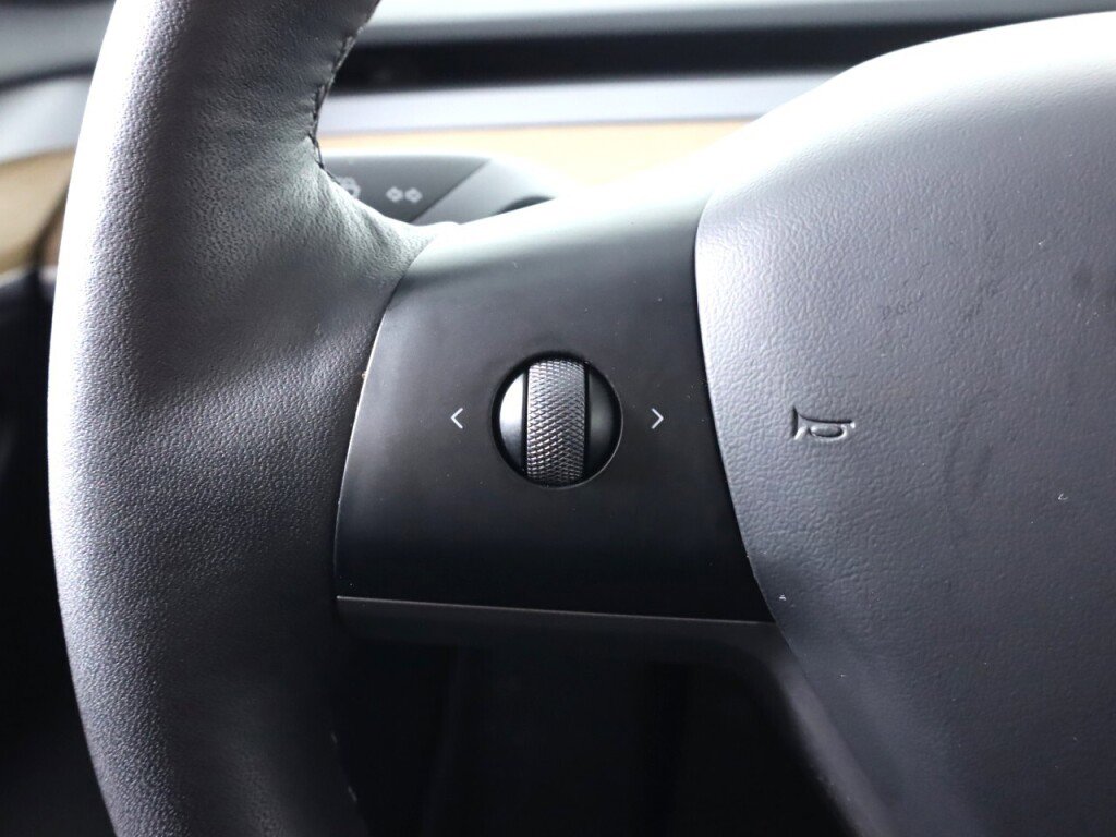 Used 2023 Tesla Model 3 Standard Range image 11