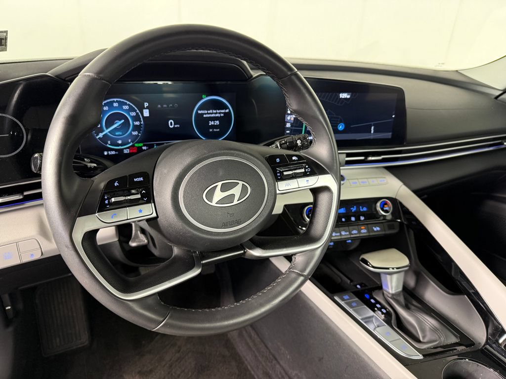 Certified 2025 Hyundai Elantra Limited FWD image 27