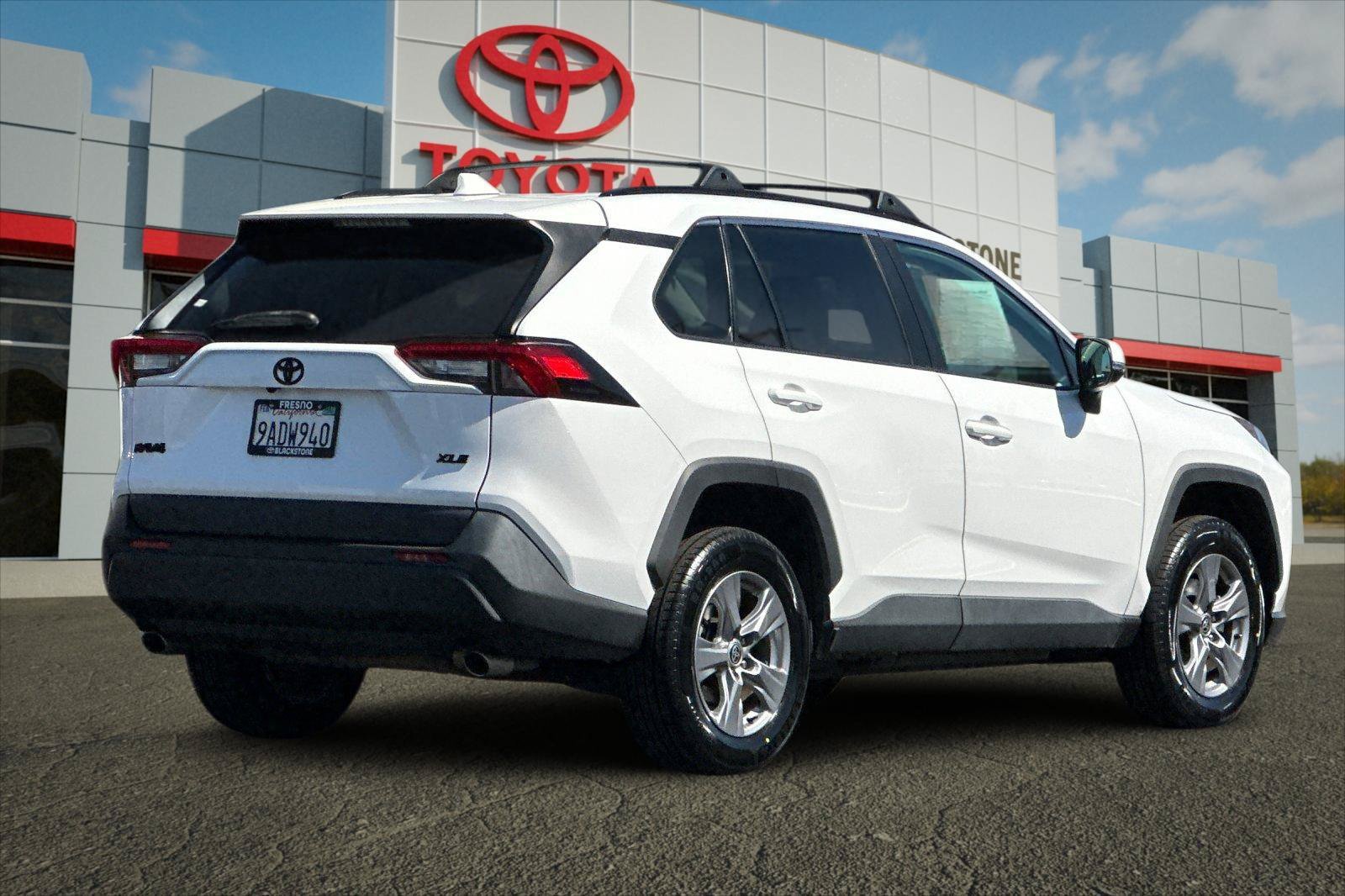 Certified 2022 Toyota RAV4 XLE w/ Convenience Package FWD image 3