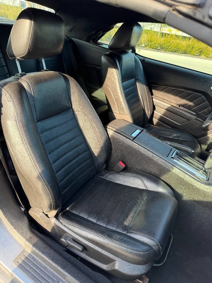 Used 2010 Ford Mustang Premium image 7