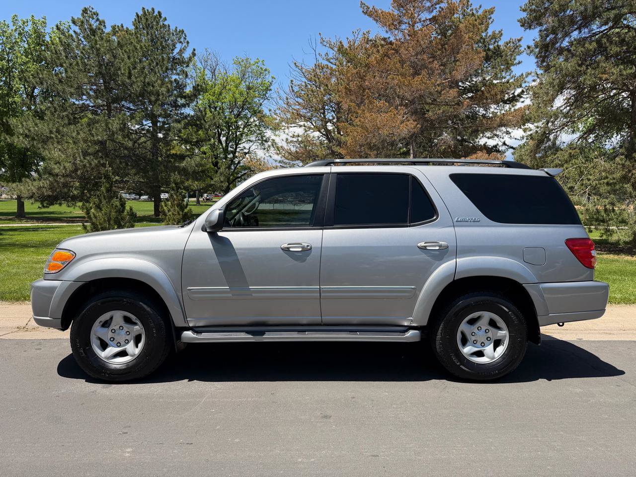 Used 2004 Toyota Sequoia Limited AWD/4WD image 2