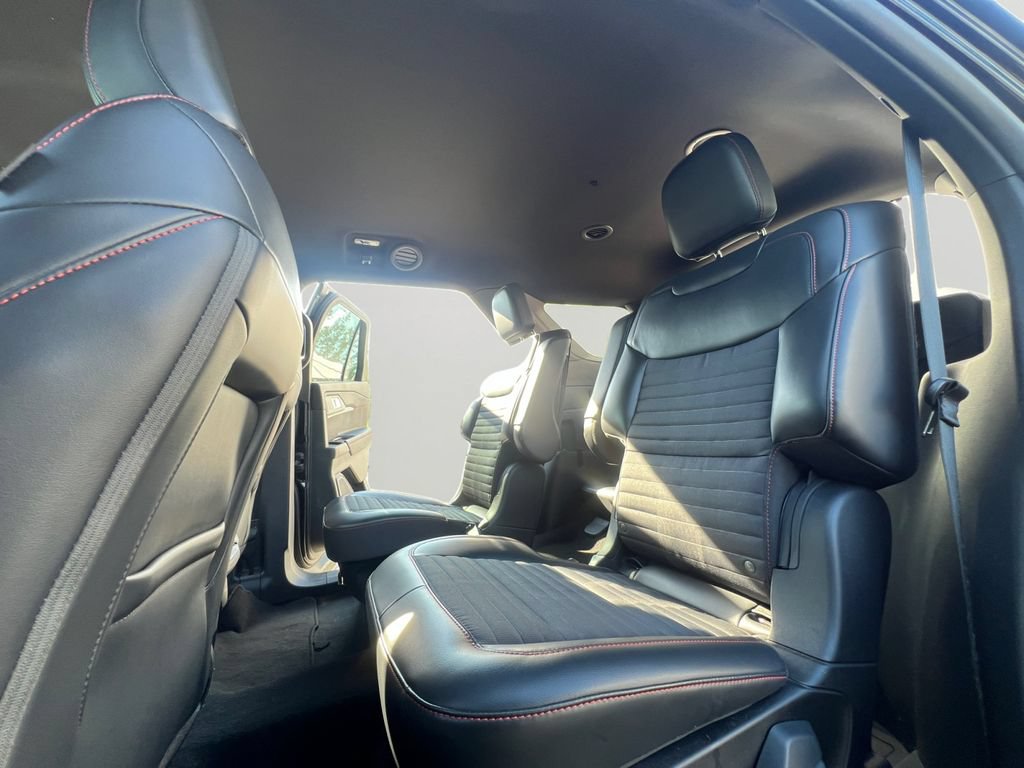 Used 2025 Ford Explorer ST-Line AWD/4WD image 25