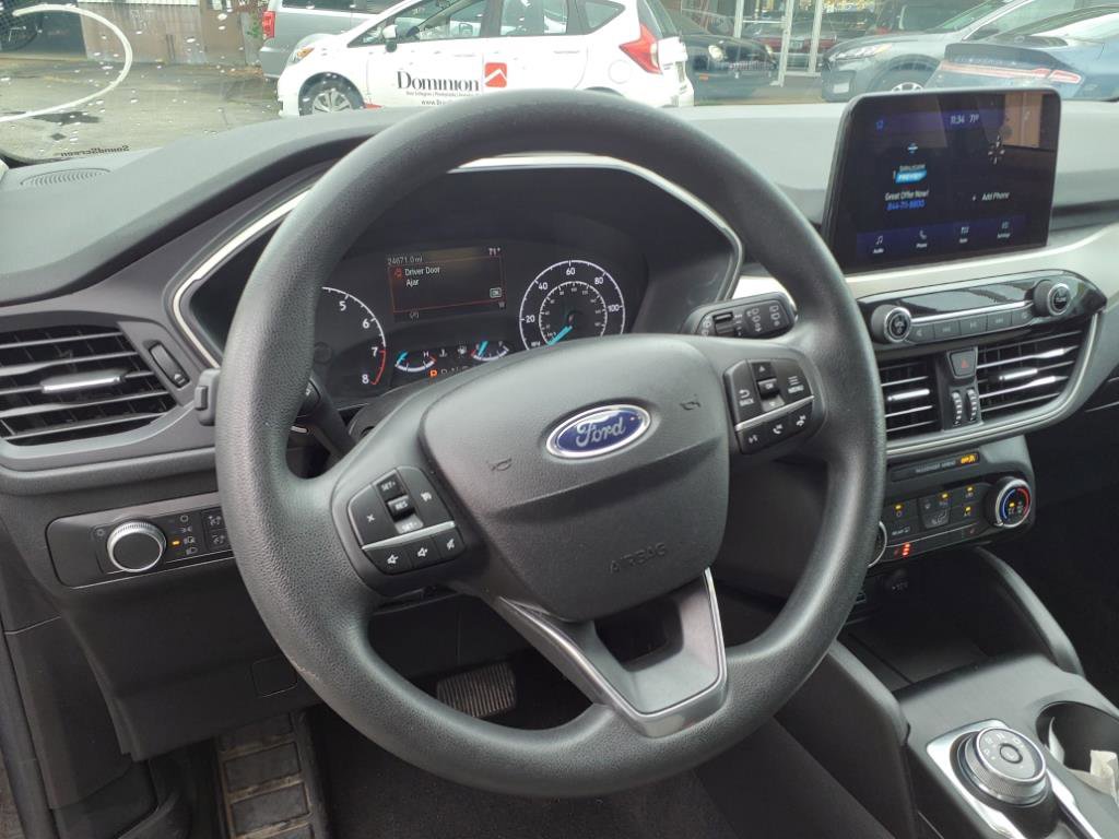 Used 2022 Ford Escape SE w/ SE Sport Appearance Package image 6