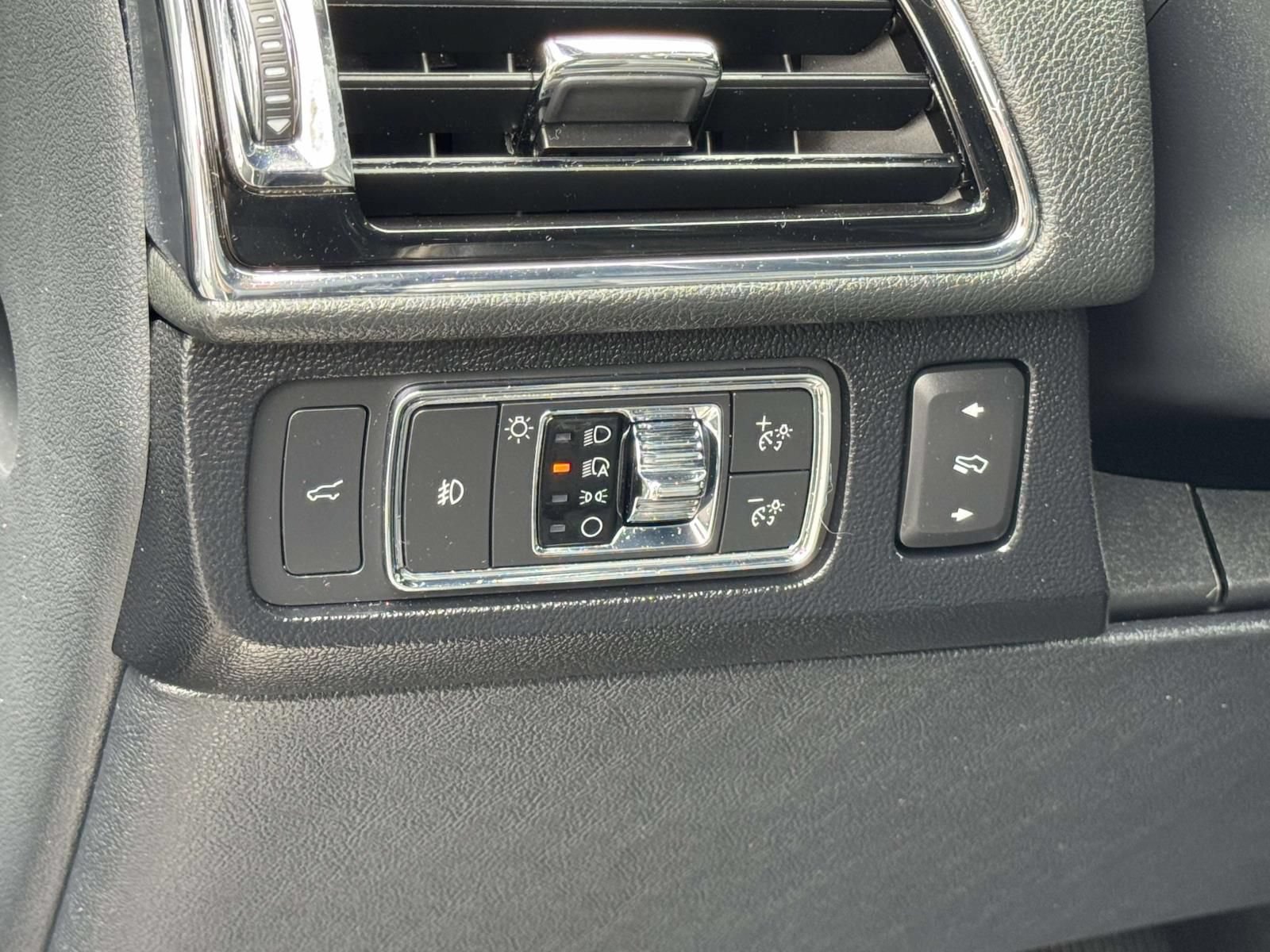 Used 2022 Lincoln Navigator Reserve AWD/4WD image 16