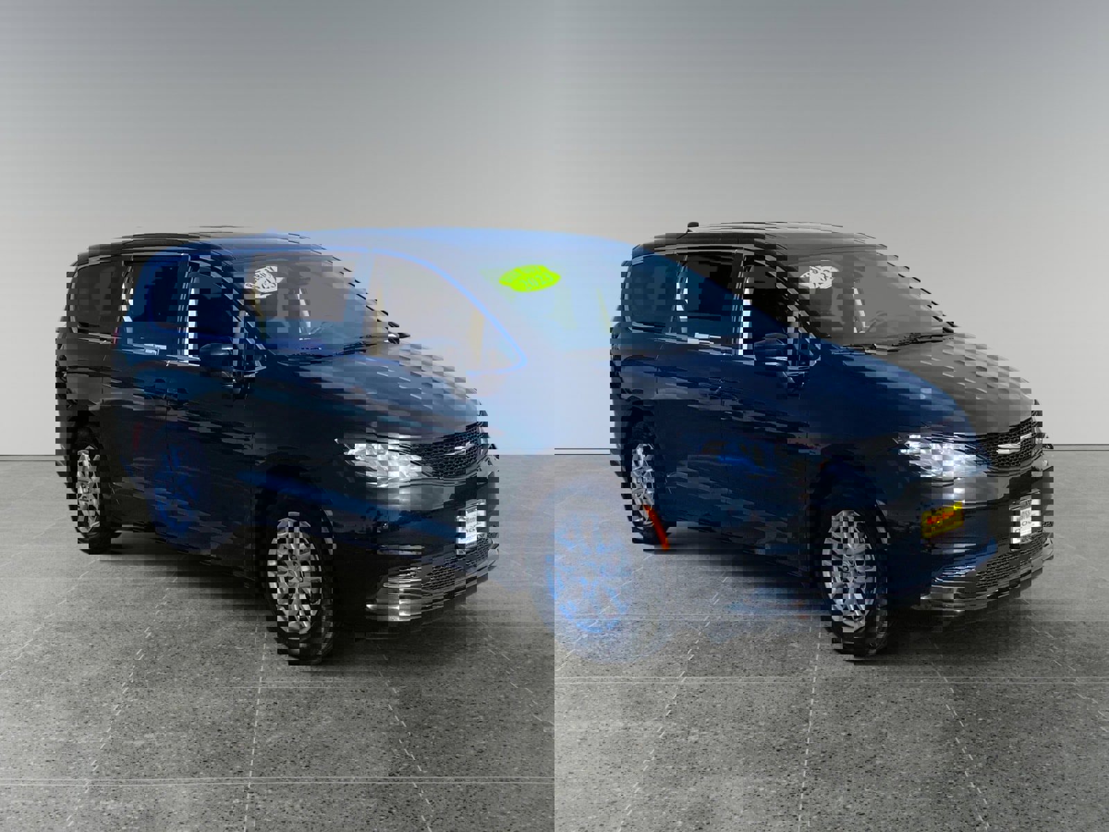 Used 2023 Chrysler Voyager LX image 7