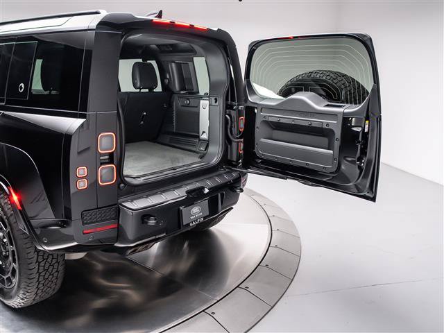 New 2026 Land Rover Defender 110 OCTA AWD/4WD image 34
