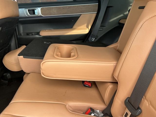 Used 2025 Hyundai Santa Fe Limited image 28