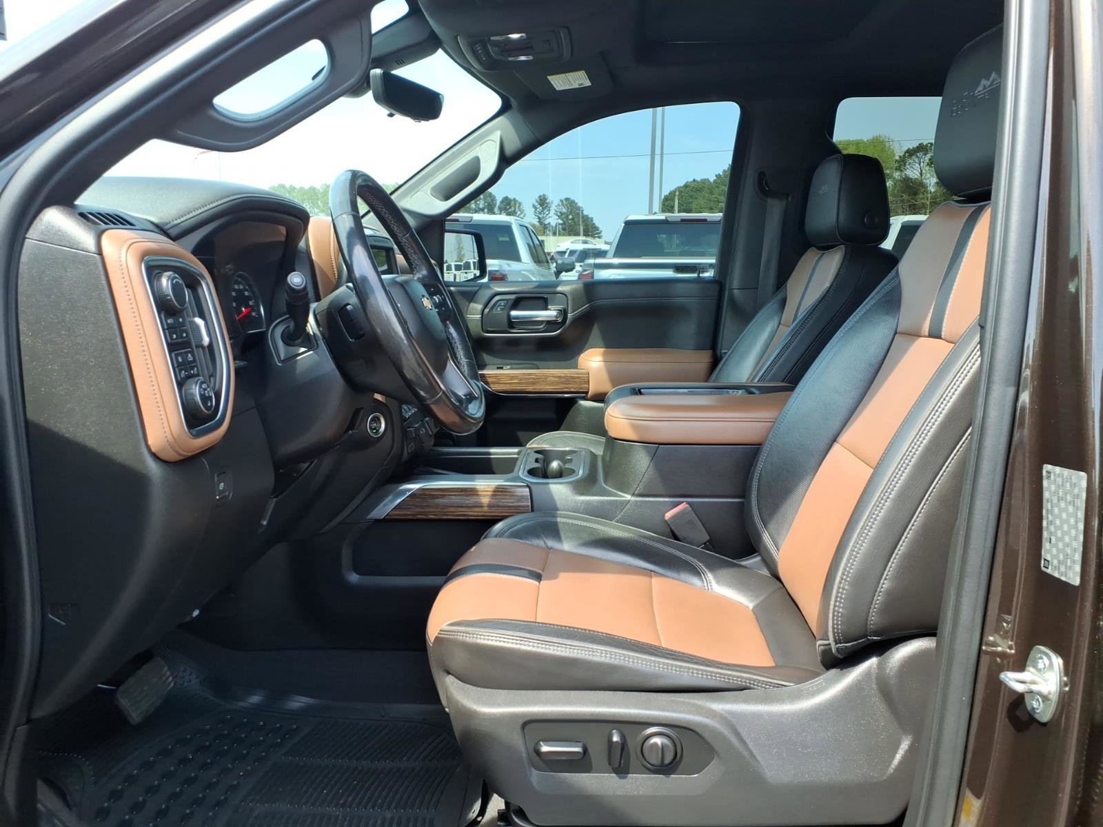 Used 2019 Chevrolet Silverado 1500 High Country w/ Technology Package AWD/4WD image 18