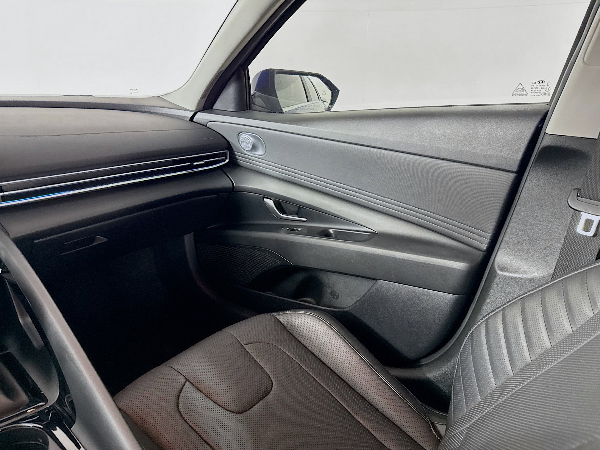 Used 2023 Hyundai Elantra Limited image 29