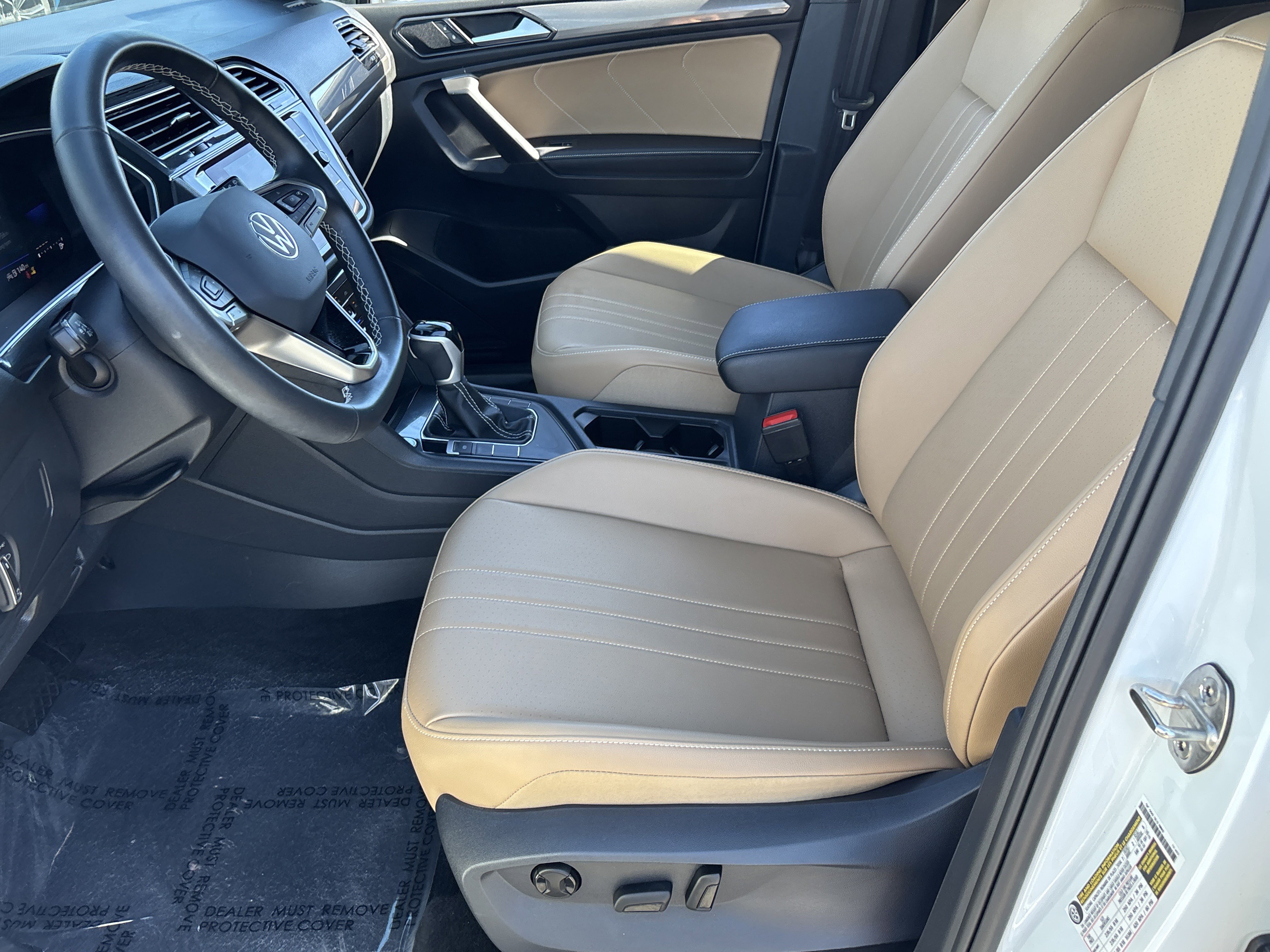 Used 2023 Volkswagen Tiguan SE w/ Panoramic Sunroof Package image 19