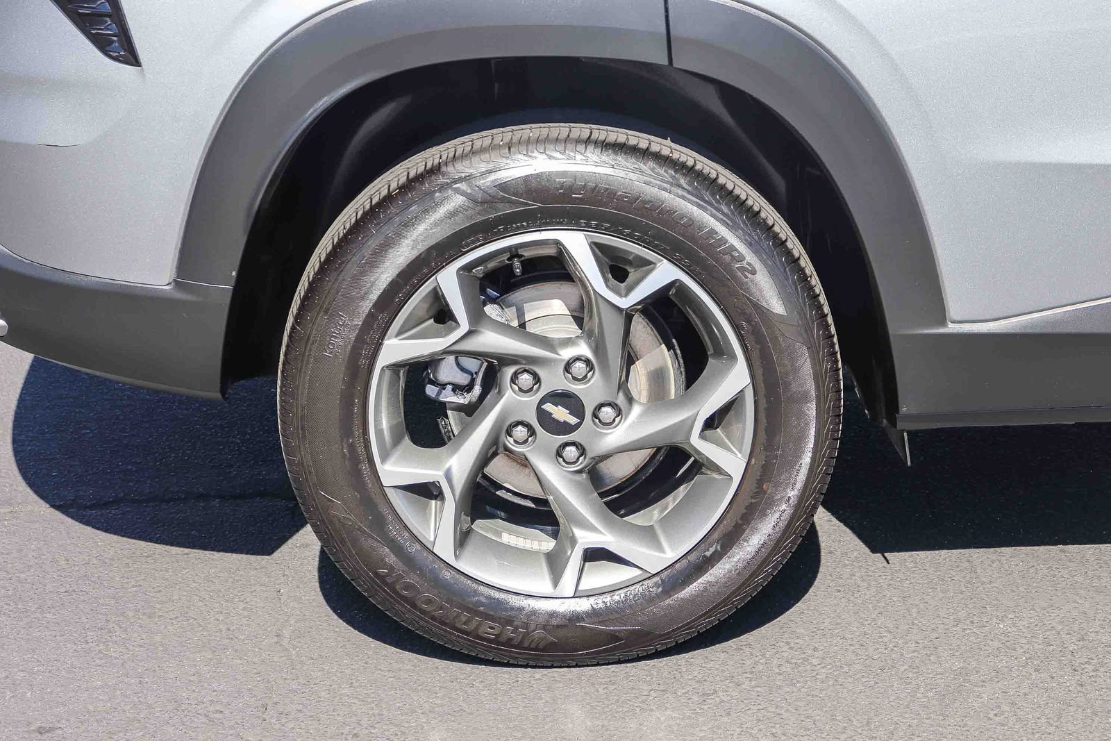 Used 2025 Chevrolet Trax LT FWD image 9