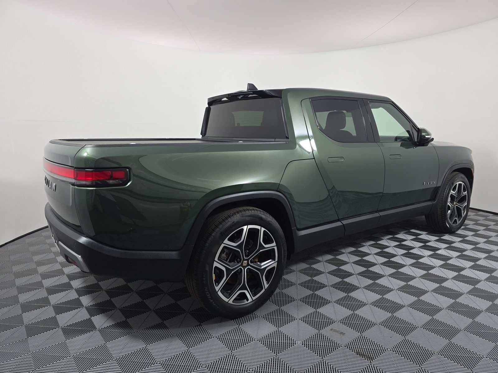 Used 2025 Rivian R1T Adventure AWD/4WD image 5