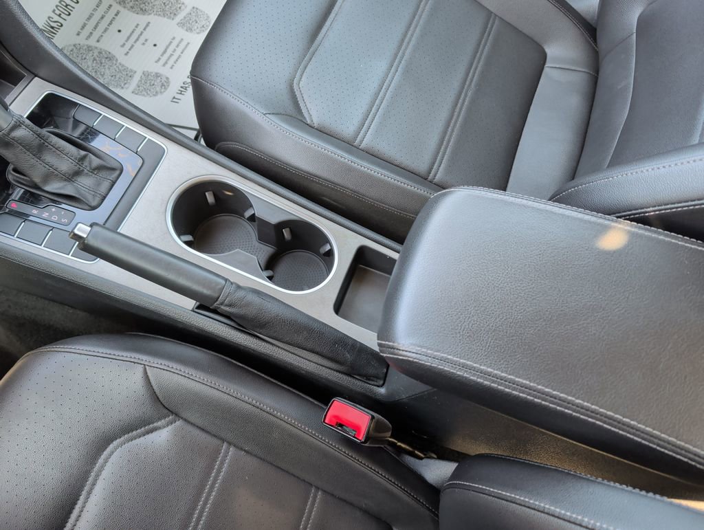 Used 2020 Volkswagen Passat 2.0T SE image 16