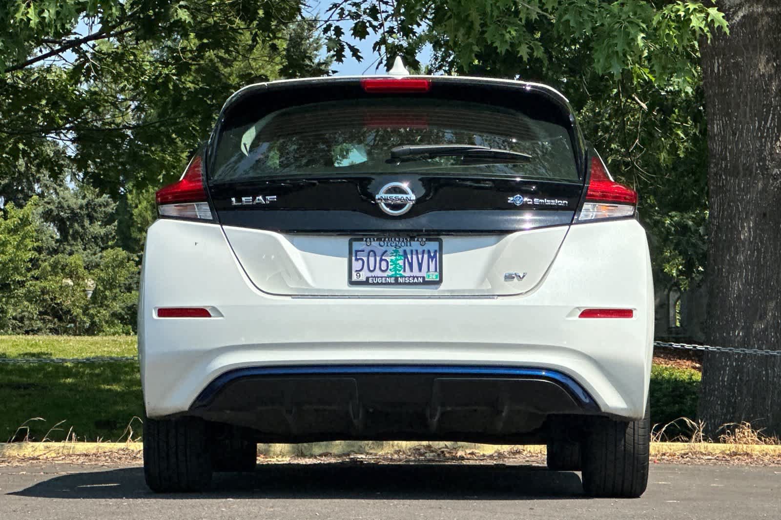 Used 2018 Nissan Leaf SV w/ SV Technology Package FWD image 7