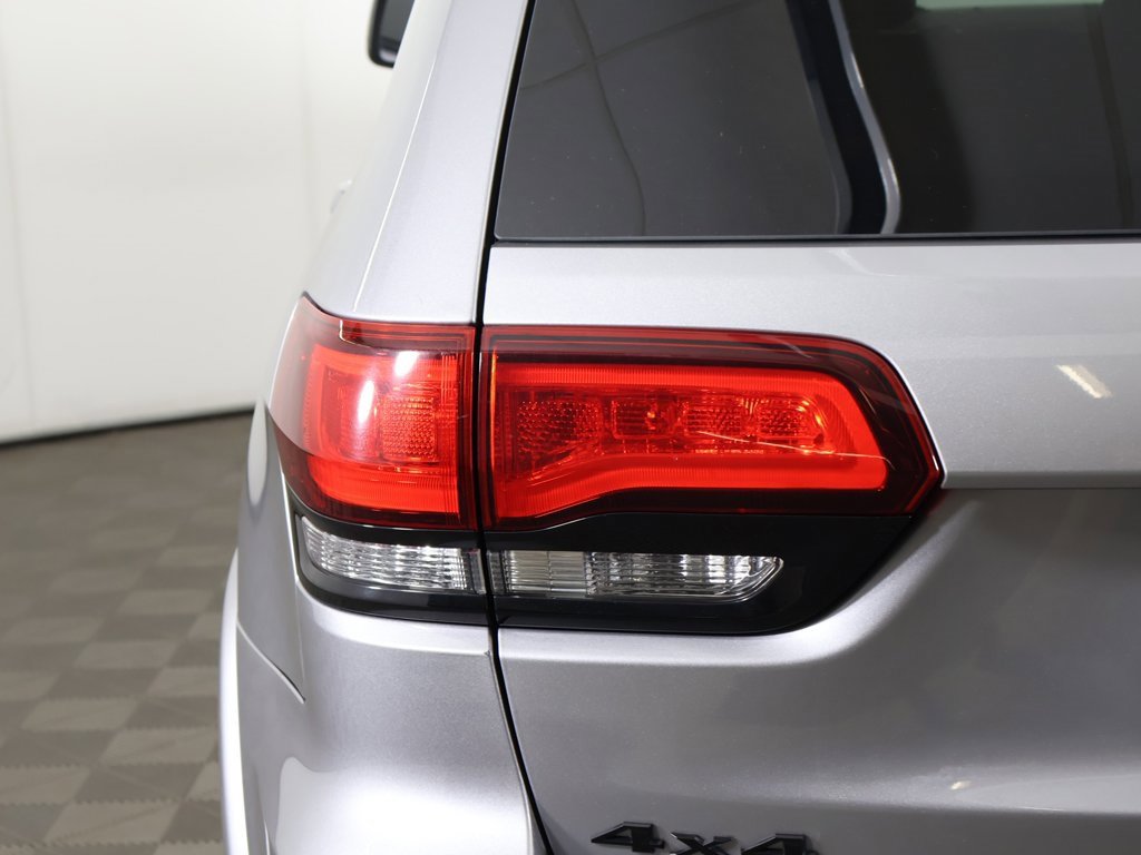 Used 2017 Jeep Grand Cherokee Altitude image 14