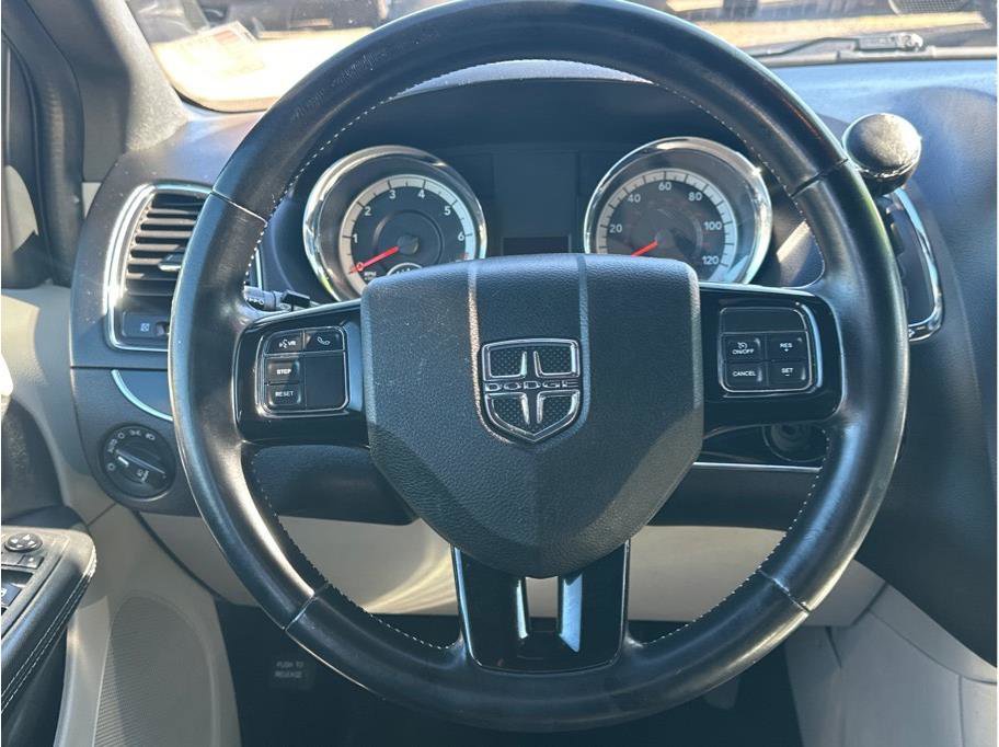 Used 2020 Dodge Grand Caravan SXT image 16