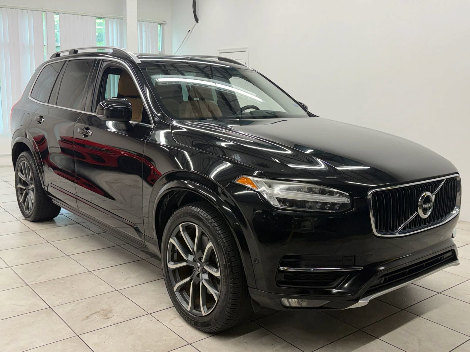 Used 2016 Volvo XC90 T6 Momentum w/ Momentum Plus Package