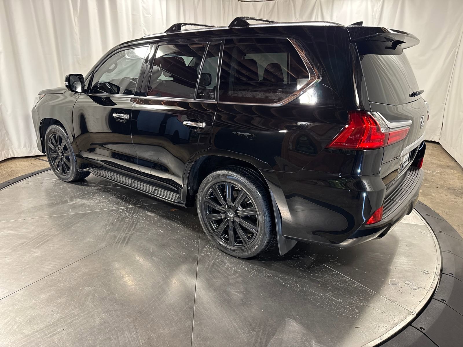 Used 2018 Lexus LX 570 4WD w/ Luxury Package image 7