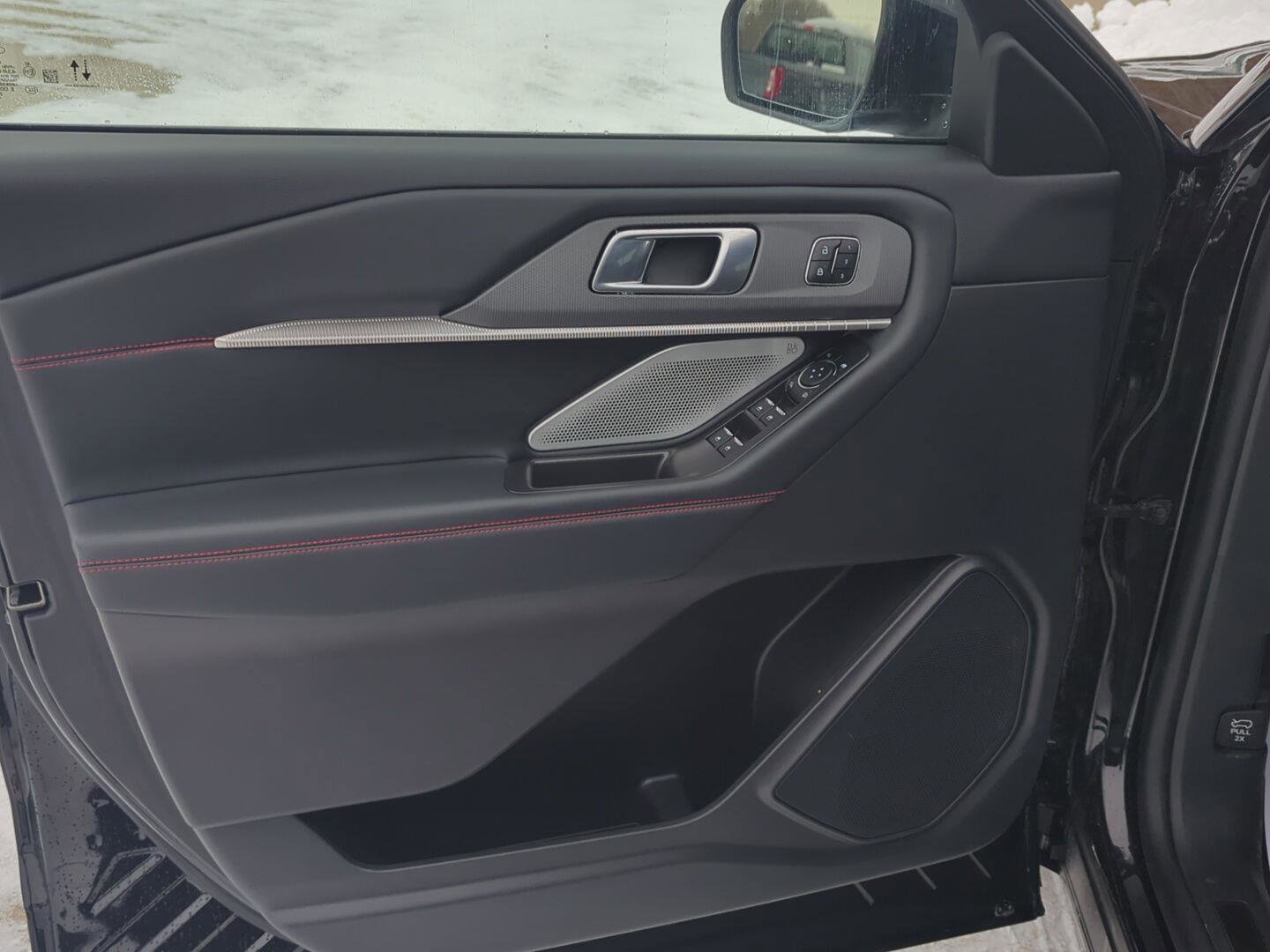 Used 2025 Ford Explorer ST image 9