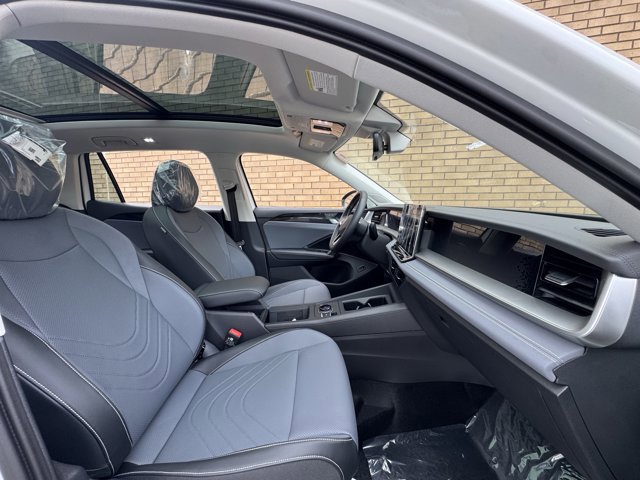 New 2026 Volkswagen Tiguan SE image 9