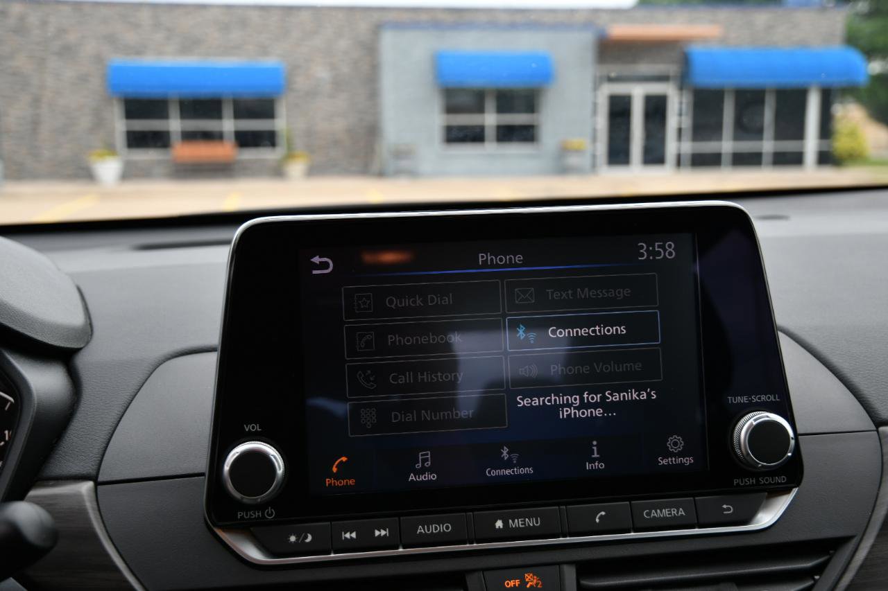 Used 2024 Nissan Altima 2.5 SV image 15