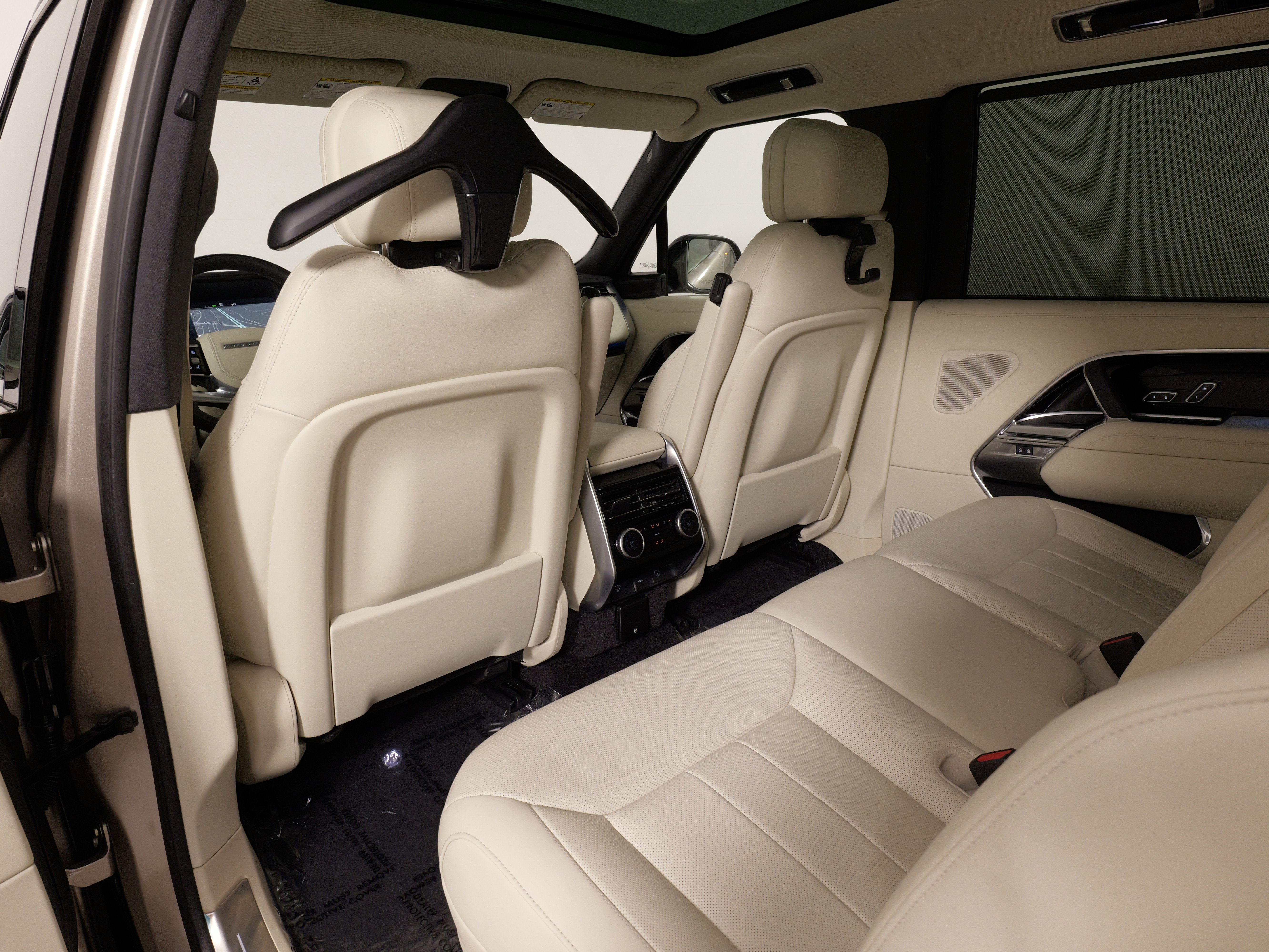 Used 2025 Land Rover Range Rover Long Wheelbase SE image 35