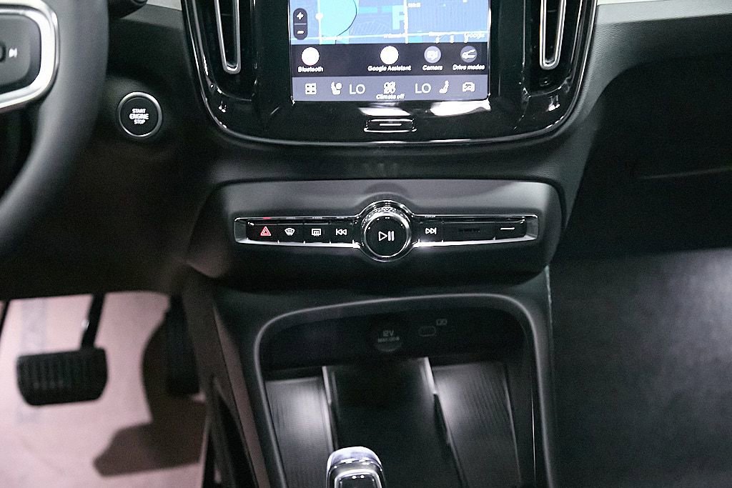 New 2026 Volvo XC40 B5 Ultra w/ Climate Package image 25
