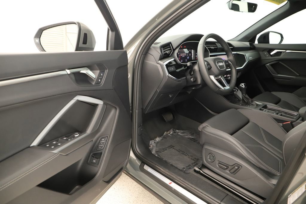 New 2025 Audi Q3 2.0T Premium image 14