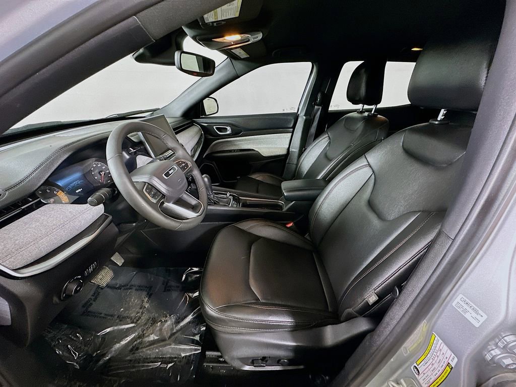 Used 2024 Jeep Compass Latitude image 15