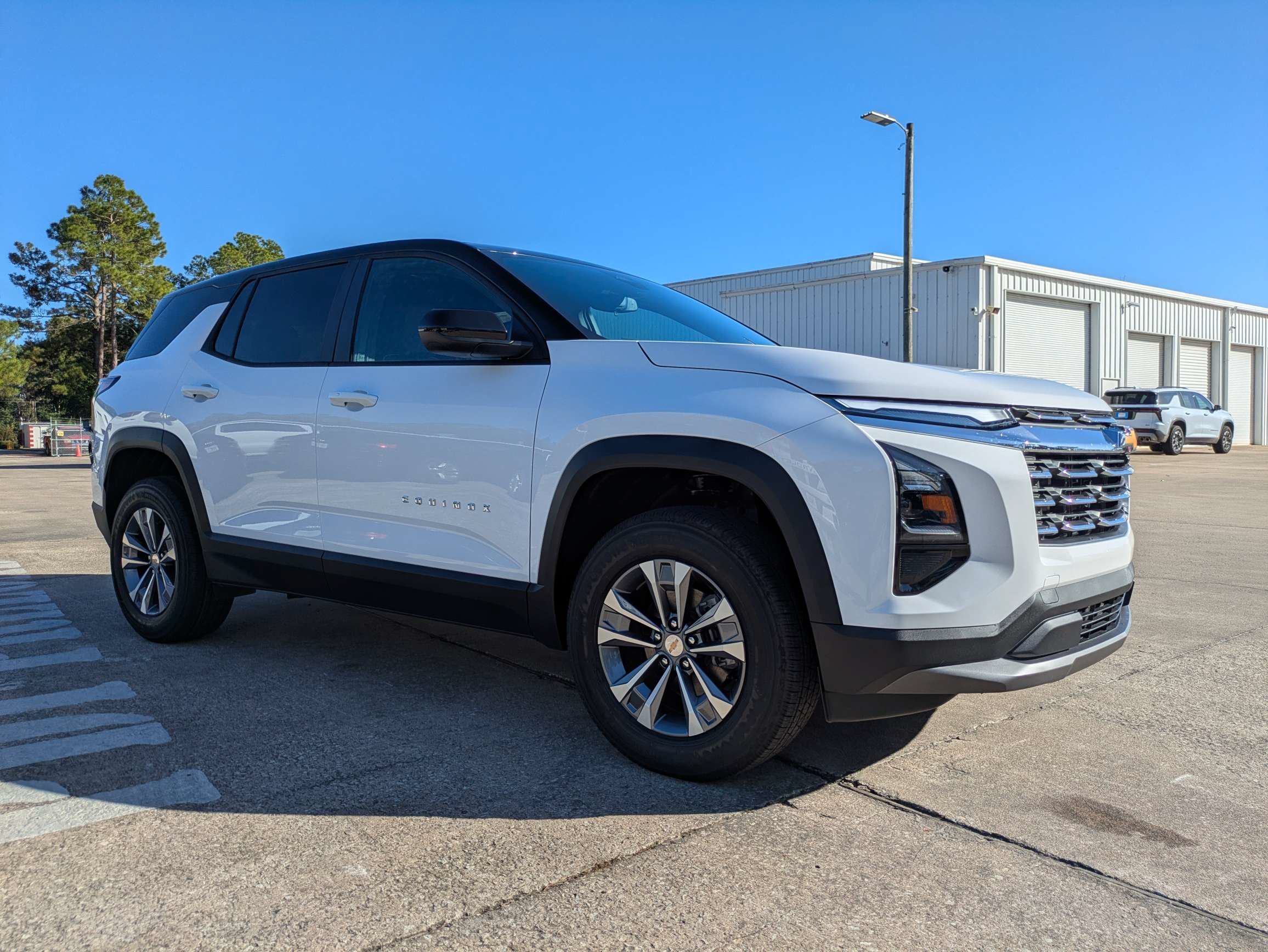 New 2027 Chevrolet Equinox LT w/ Convenience Package II FWD image 3