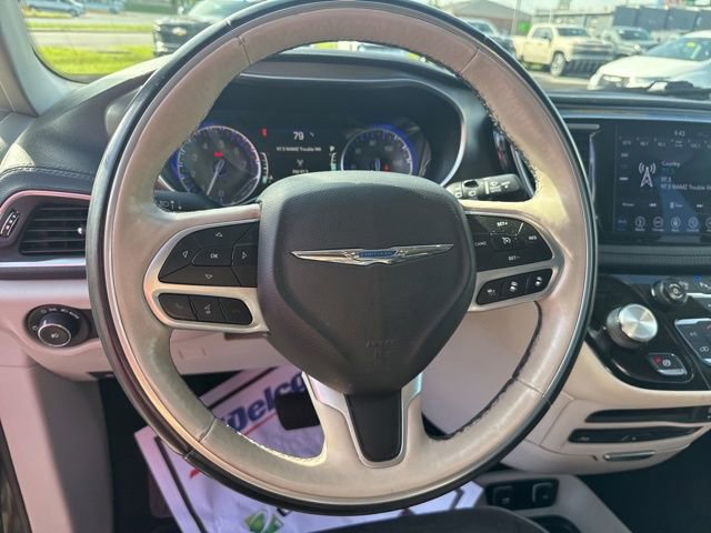Used 2018 Chrysler Pacifica Limited w/ Advanced Safetytec Group FWD image 15