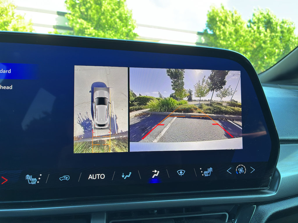 Used 2024 Chevrolet Equinox EV RS FWD image 30