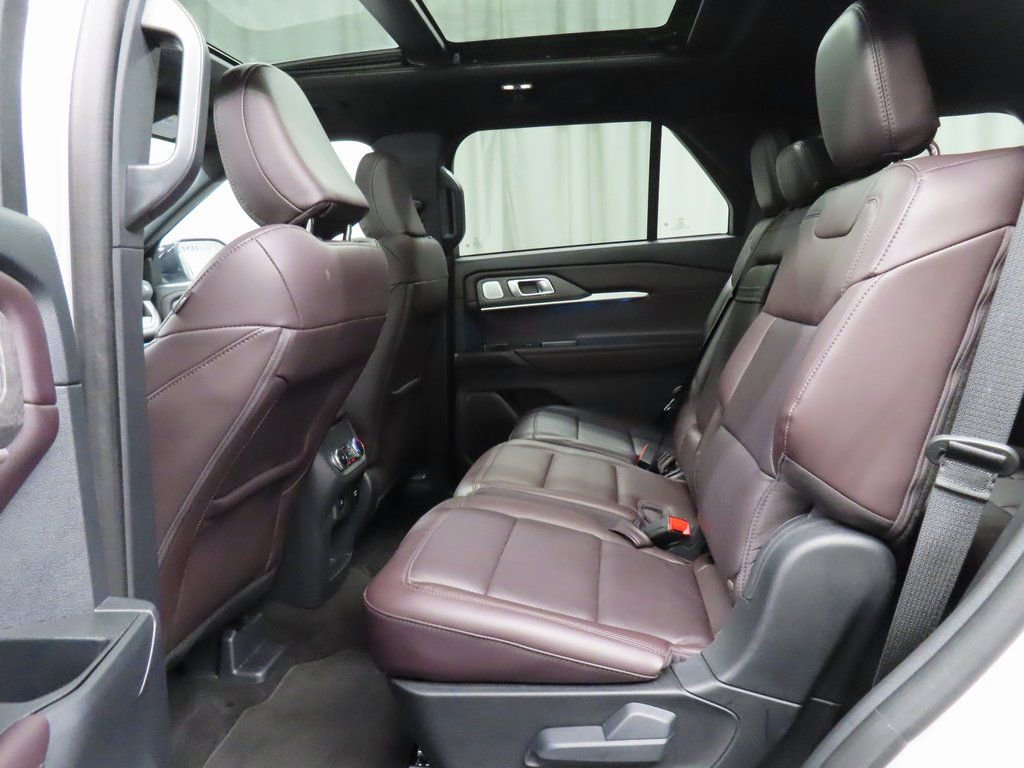 Used 2025 Ford Explorer Platinum image 10