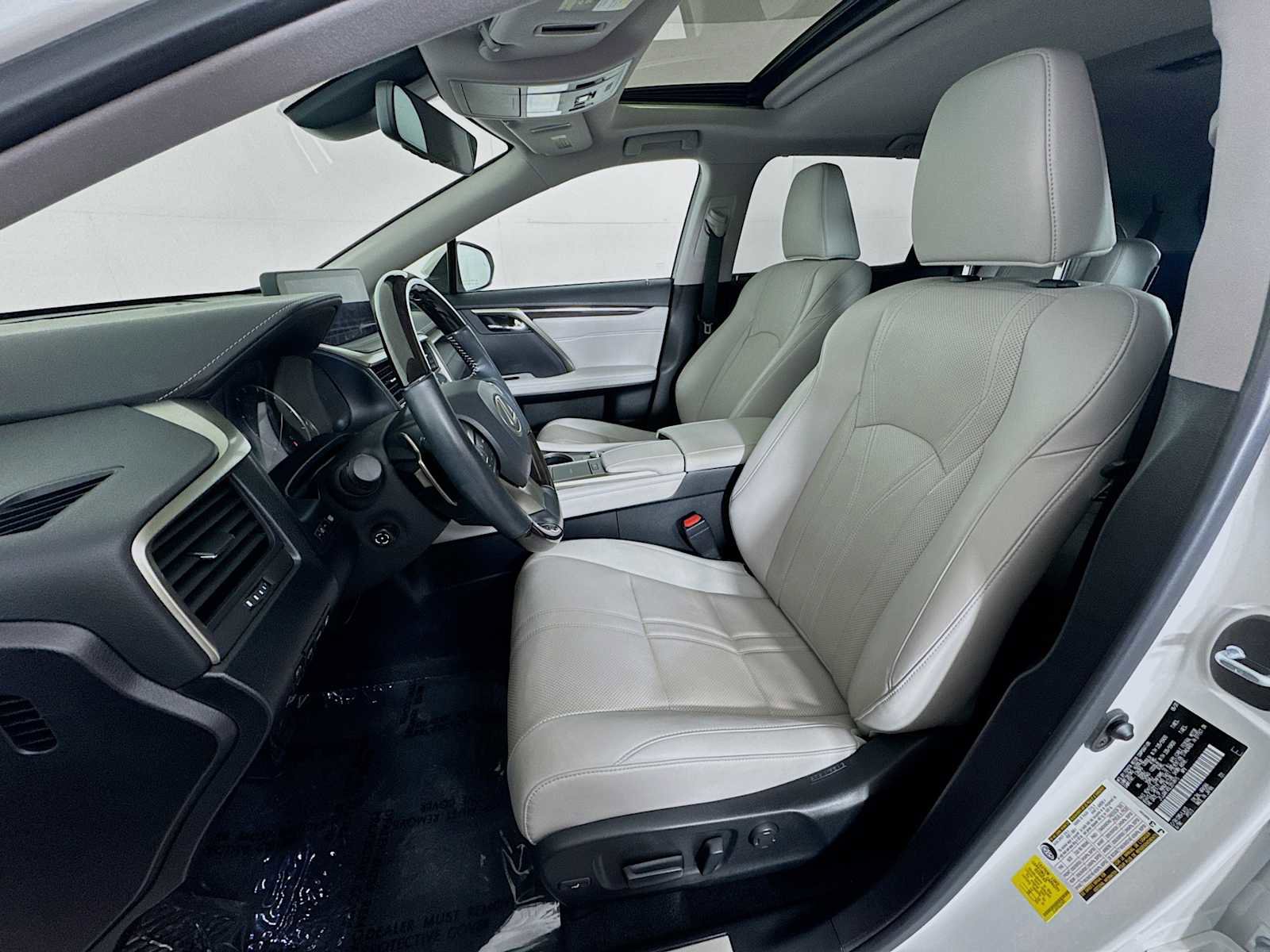 Used 2020 Lexus RX 450hL Luxury w/ Accessory Package image 11