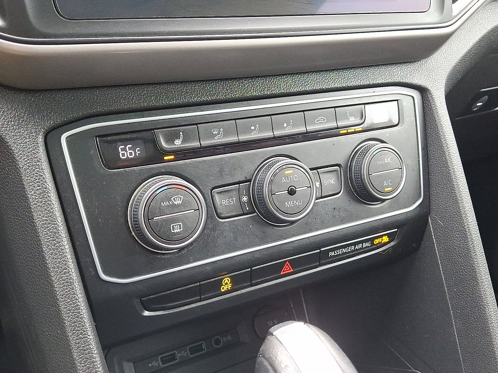 Used 2021 Volkswagen Atlas SE w/ Panoramic Sunroof Package image 16