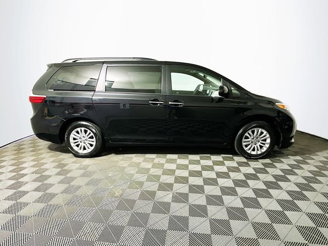 Used 2017 Toyota Sienna XLE w/ XLE Navigation Package image 10
