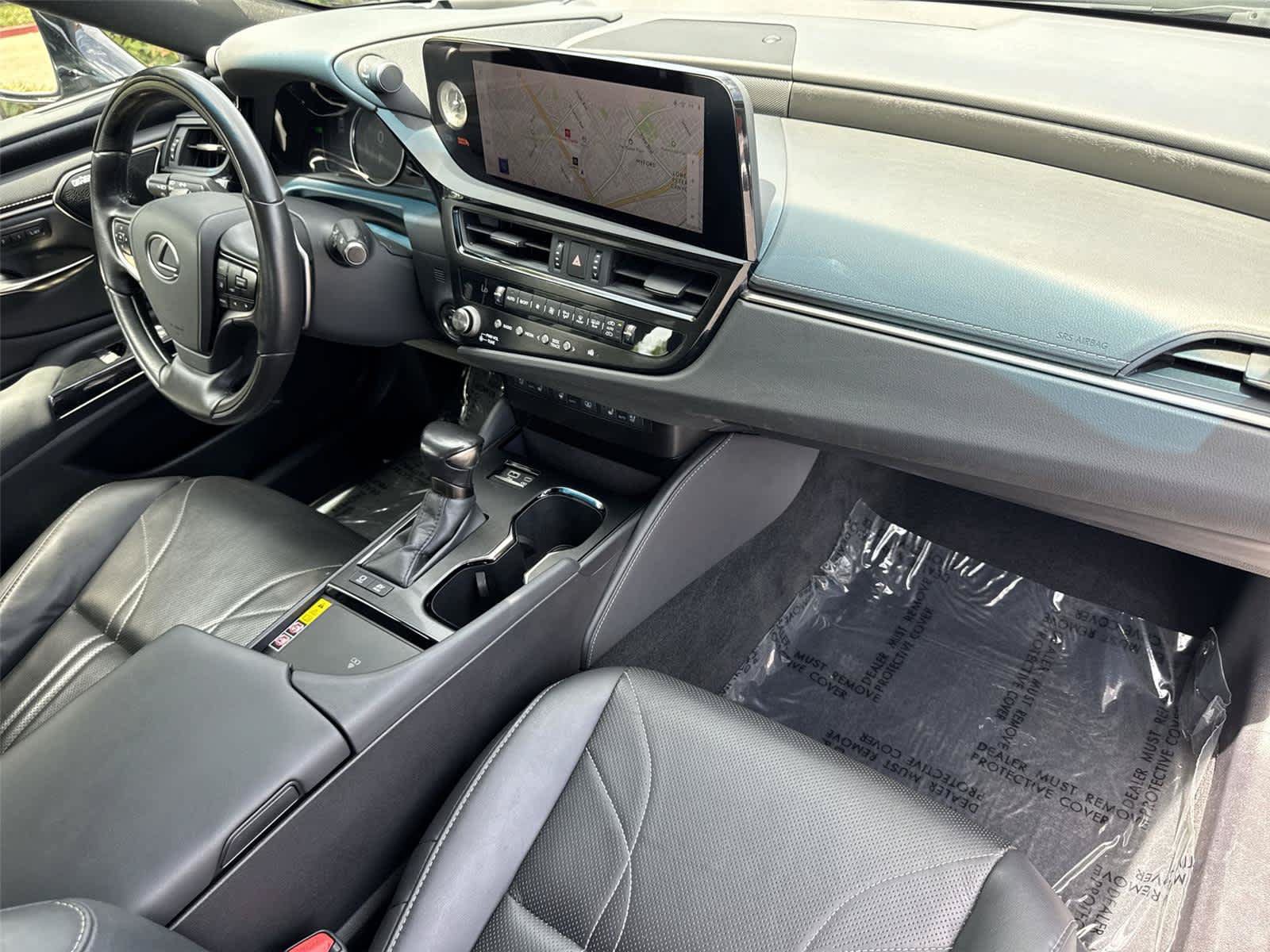 Used 2025 Lexus ES 300h w/ Luxury Package FWD image 13