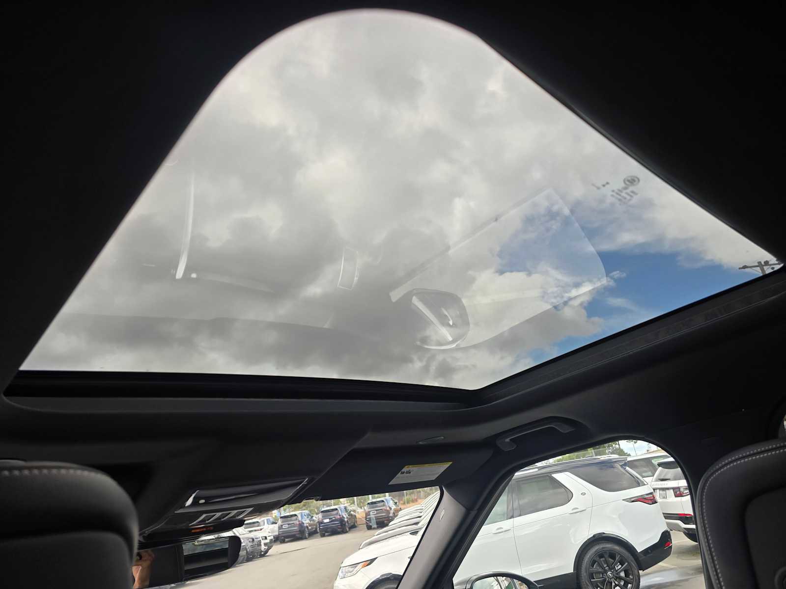Used 2025 Land Rover Discovery S image 22